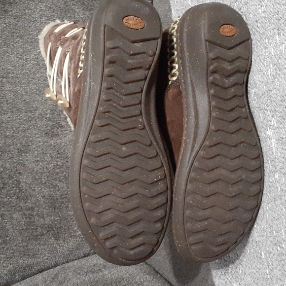 UGG BOOTS - Picture 5 of 8
